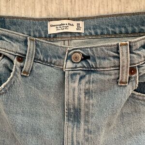 Abercrombie The 90s Straight Ultra High Rise - Size 10